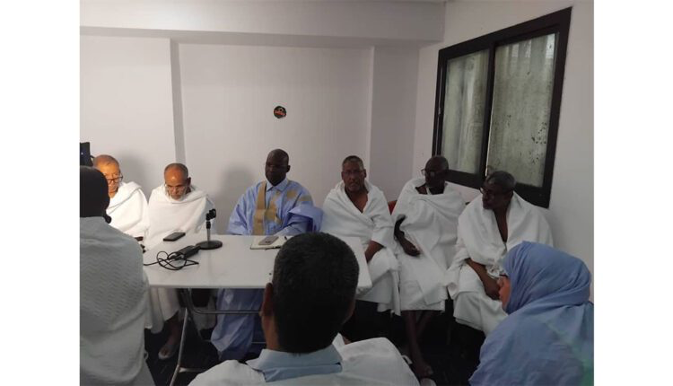 جانب من اجتماع الوزير باللجنة المعنية بتأطير الحجاج الموريتانيين